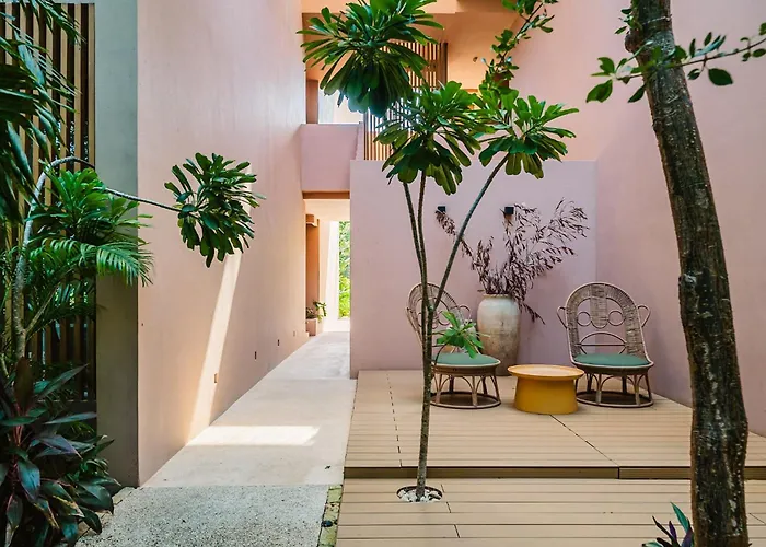 Divine 2br W Pool Gym Yoga Classes Restaurant *
