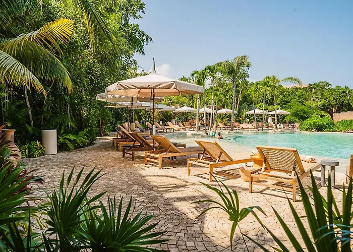 Divine 2br W Pool Gym Yoga Classes Restaurant