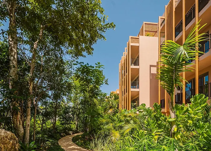 Divine 2br W Pool Gym Yoga Classes Restaurant